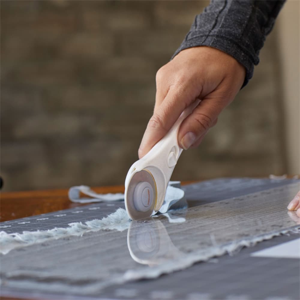 Fiskars 45mm Glitter Rotary Cutter image # 93570