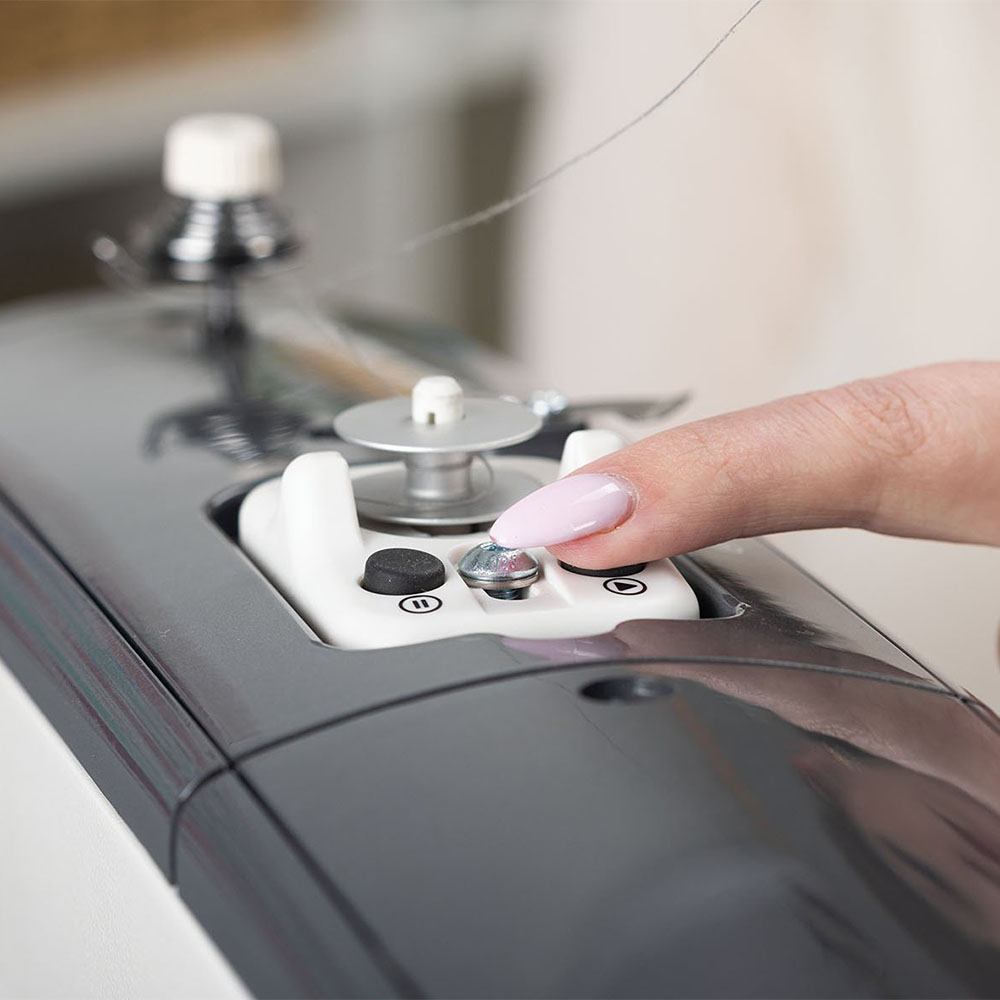 Q'nique 19X Longarm Quilting Machine, Grace Company image # 103515