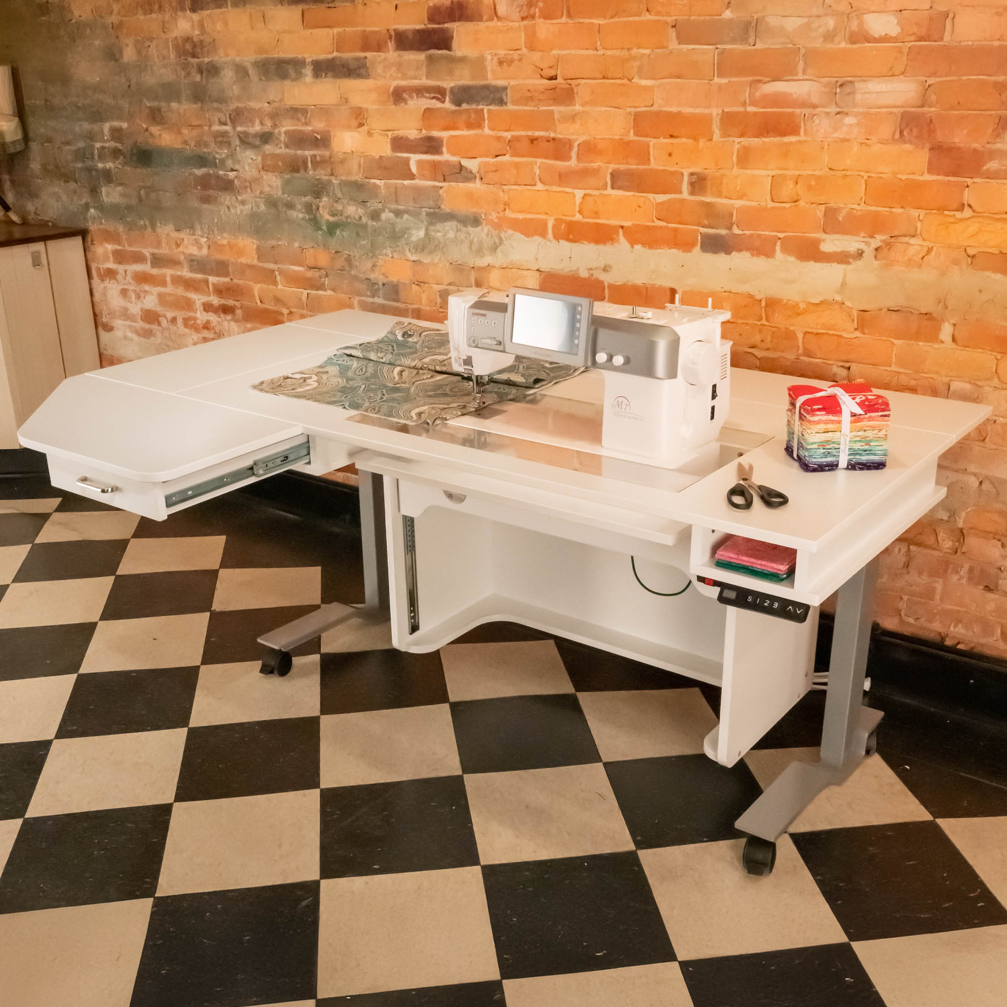 Horn of America Model 9100 New Heights Adjustable Table