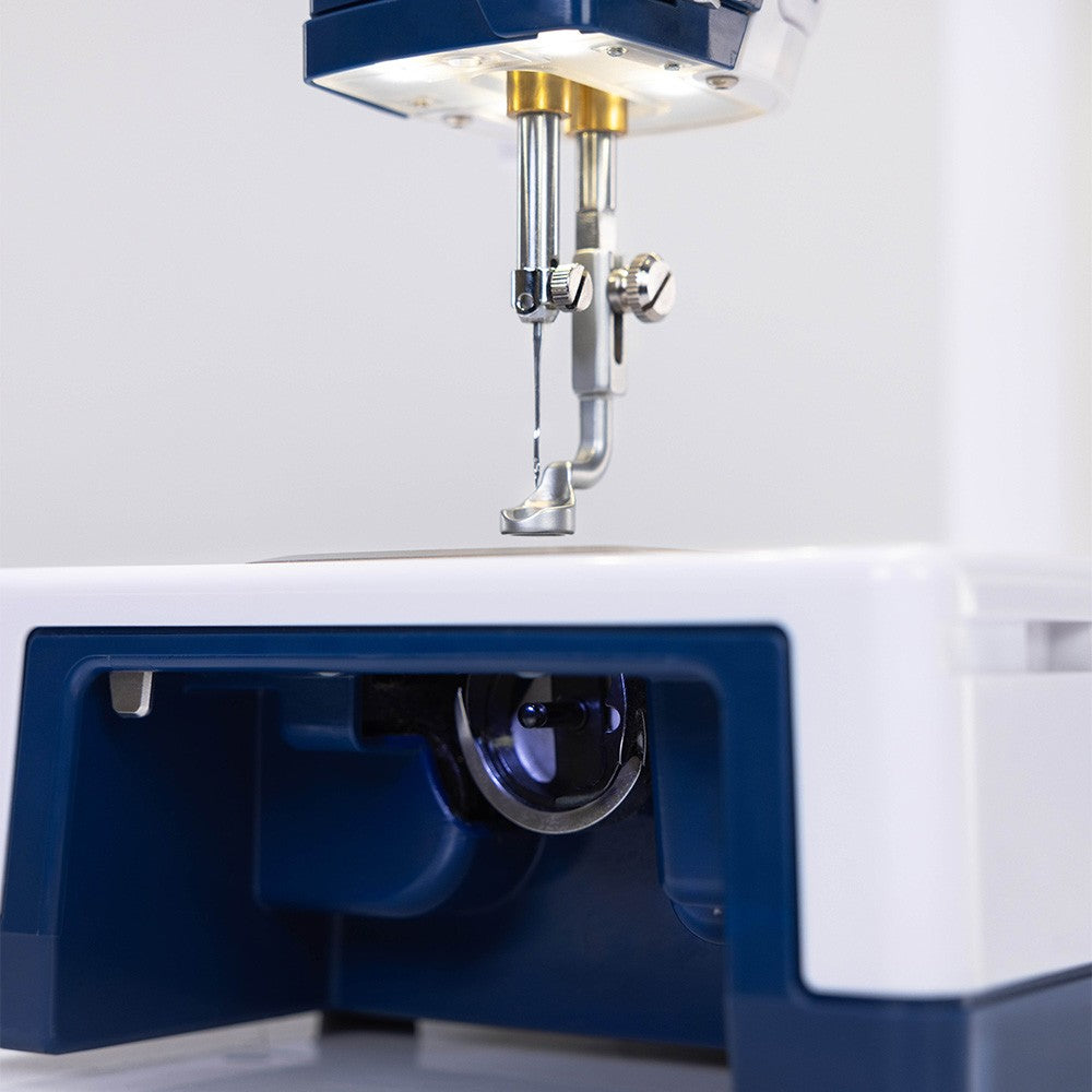 Q'nique 13 Little Rebel Sewing Machine image # 120904