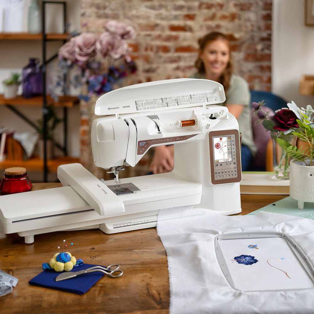 Designer Se Husqvarna Viking Designer Topaz 40 Sewing & Embroidery Machine